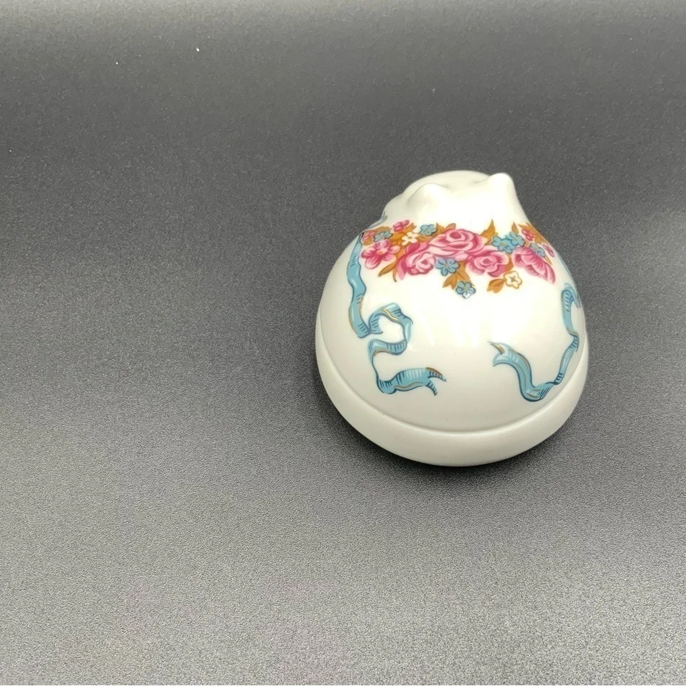 Vtg Round Porcelain Cat  Lidded Trinket Box  Made In Japan For Elizabeth Arden - Picture 4 of 9